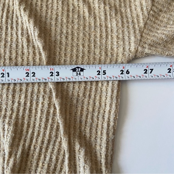 Urban Outfitters Waffle Knit Neutral Pullover Lightweight Oversized Top - Picture 8 of 8